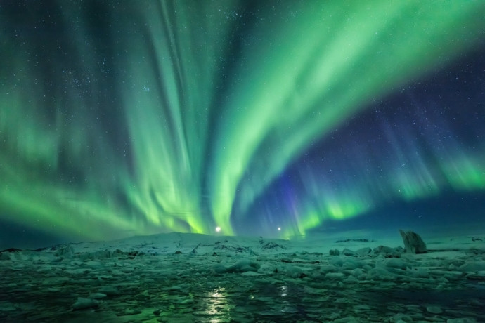 Green Northern Lights over the Icelandic sky
